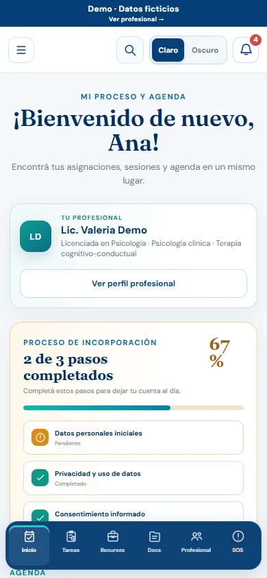Portal del paciente del demo en celular, con navegación y datos ficticios